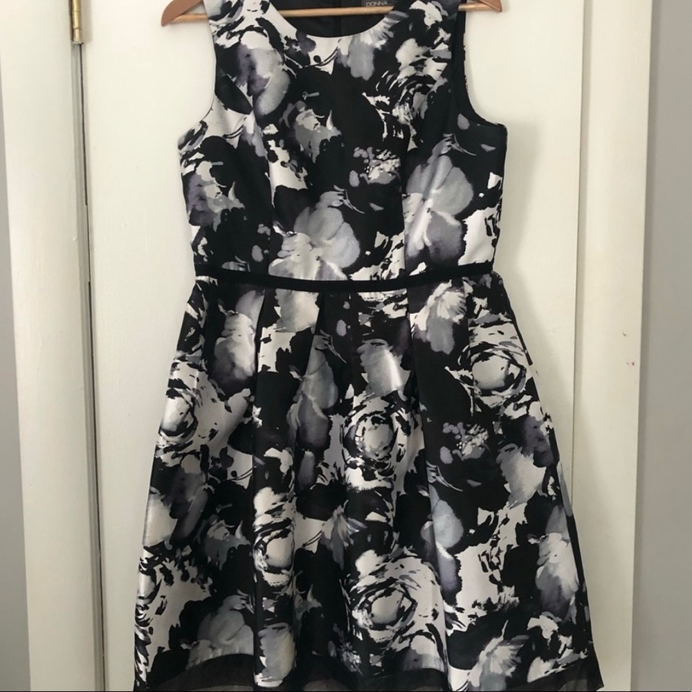 Cute grey toned floral dress